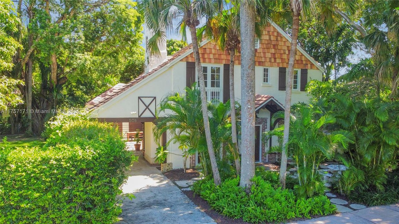 Recently Sold: $2,850,000 (4 beds, 3 baths, 2939 Square Feet)