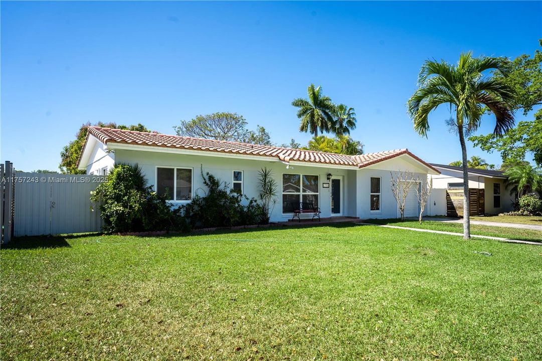 На продажу: $580,000 (3 спален, 1 ванн, 1078 Квадратных фут)