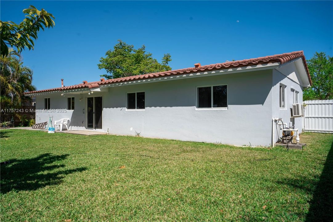 На продажу: $580,000 (3 спален, 1 ванн, 1078 Квадратных фут)