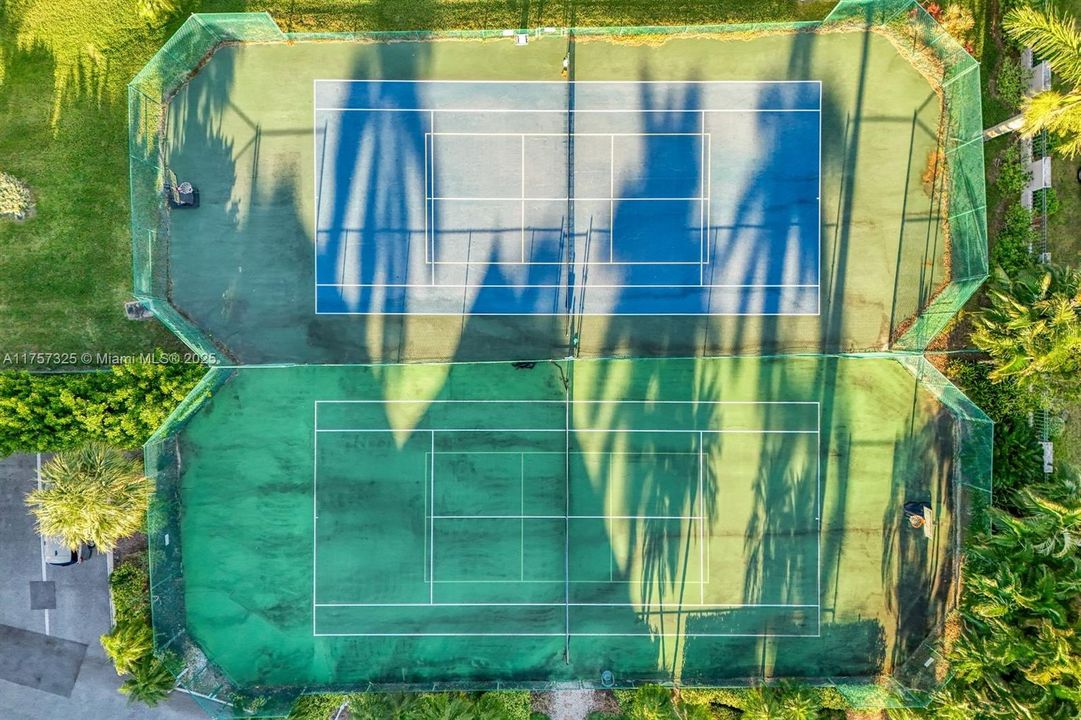 For Sale: $375,000 (3 beds, 3 baths, 2436 Square Feet)