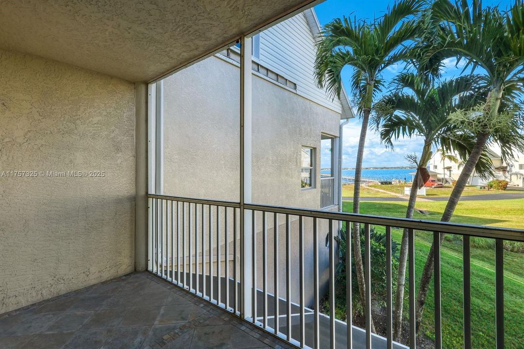 For Sale: $375,000 (3 beds, 3 baths, 2436 Square Feet)