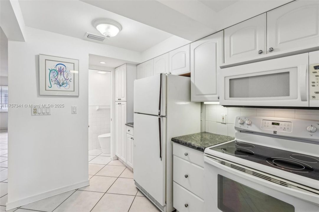 Недавно продано: $595,000 (2 спален, 2 ванн, 1473 Квадратных фут)
