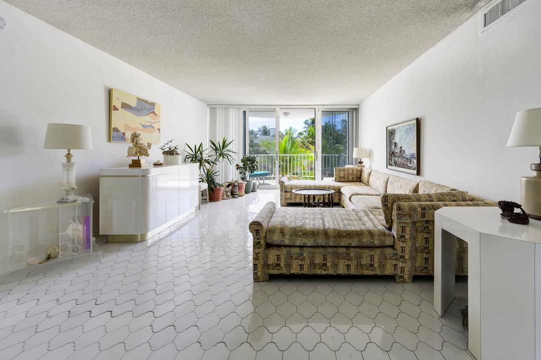 2295 S Ocean Blvd Apt 404 Palm-large-018