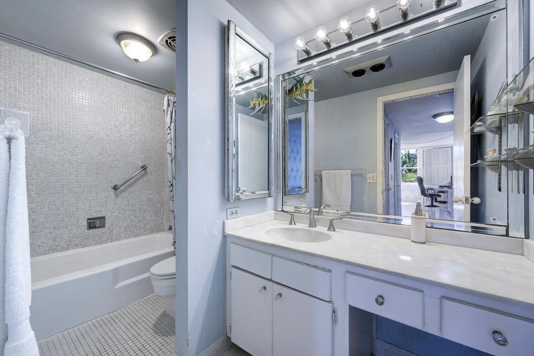 2295 S Ocean Blvd Apt 404 Palm-large-027