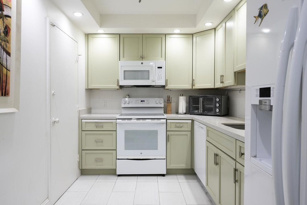 2295 S Ocean Blvd Apt 404 Palm-large-019