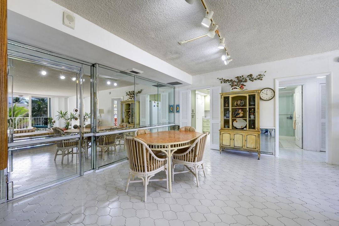 2295 S Ocean Blvd Apt 404 Palm-large-016