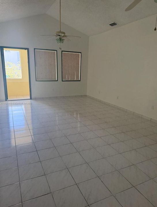 Recently Rented: $2,700 (3 beds, 2 baths, 1343 Square Feet)