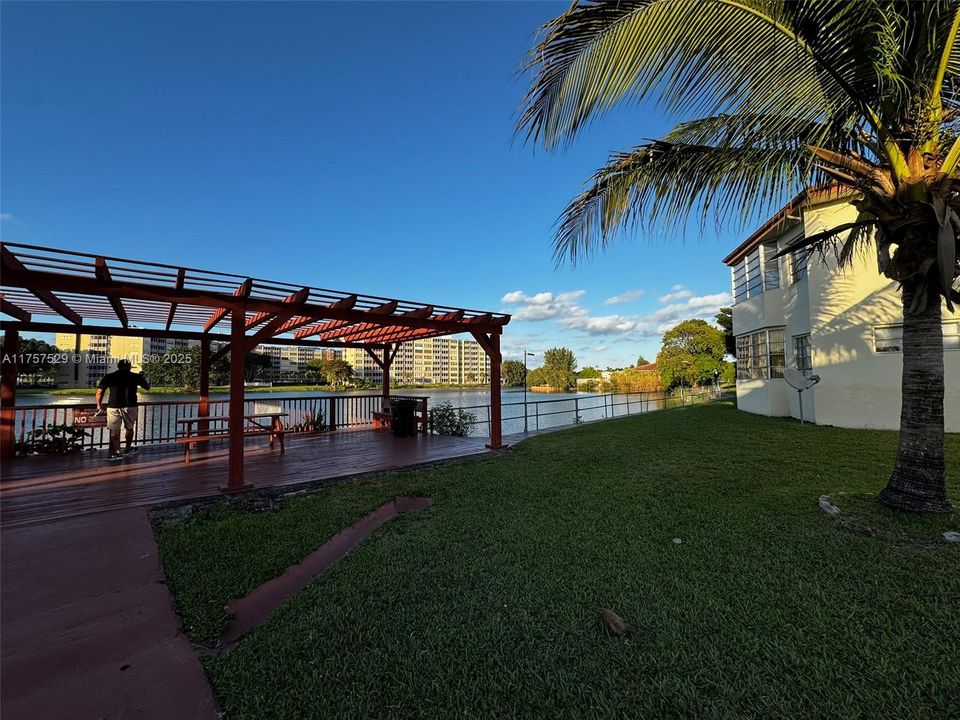 Active With Contract: $155,000 (2 beds, 2 baths, 935 Square Feet)