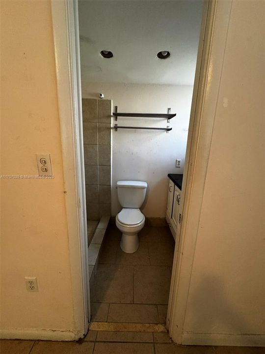 Active With Contract: $155,000 (2 beds, 2 baths, 935 Square Feet)