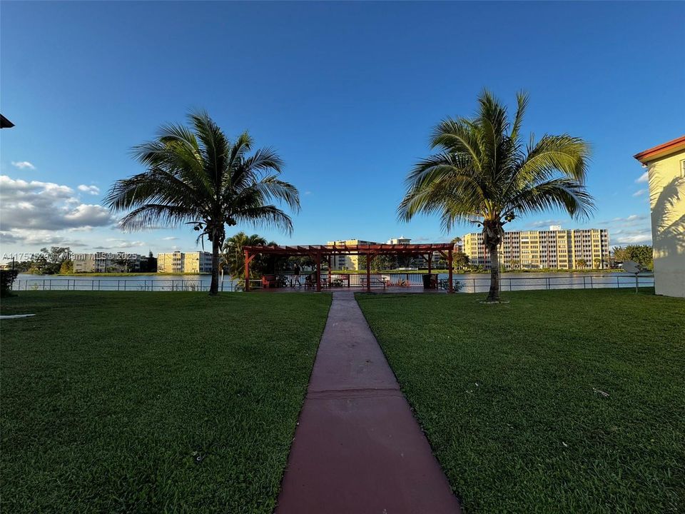 Active With Contract: $155,000 (2 beds, 2 baths, 935 Square Feet)