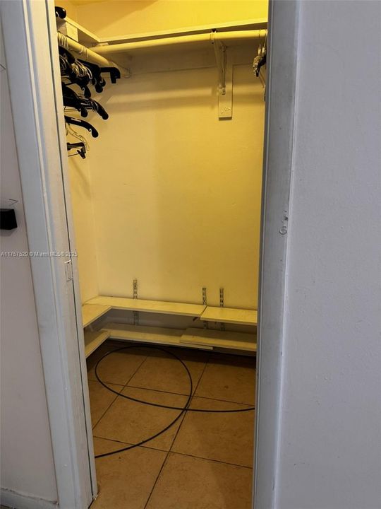 Active With Contract: $155,000 (2 beds, 2 baths, 935 Square Feet)