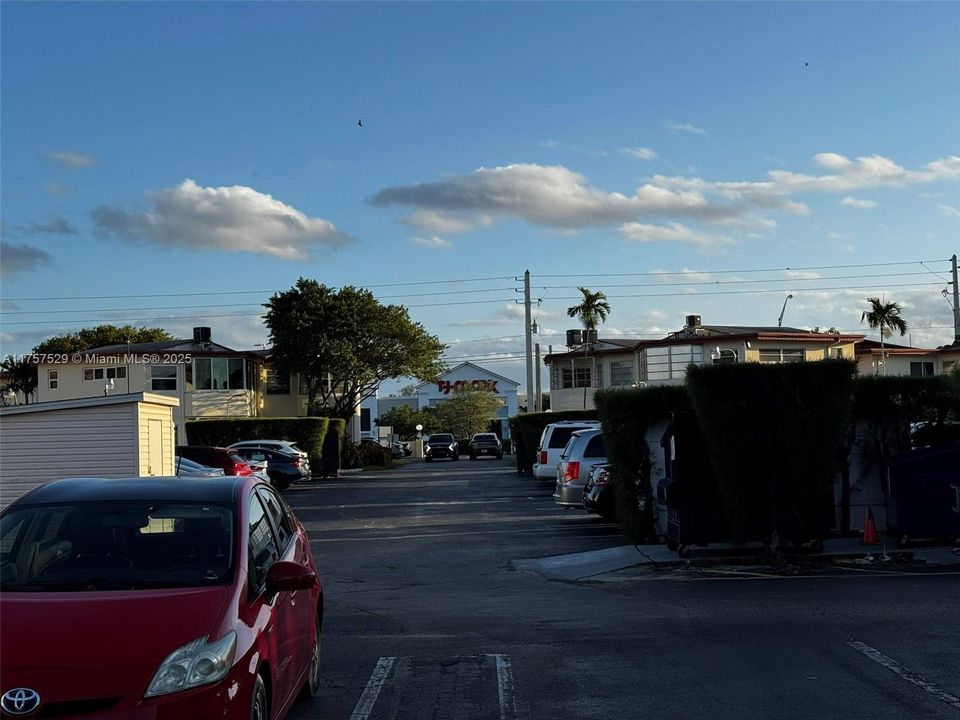 Active With Contract: $155,000 (2 beds, 2 baths, 935 Square Feet)