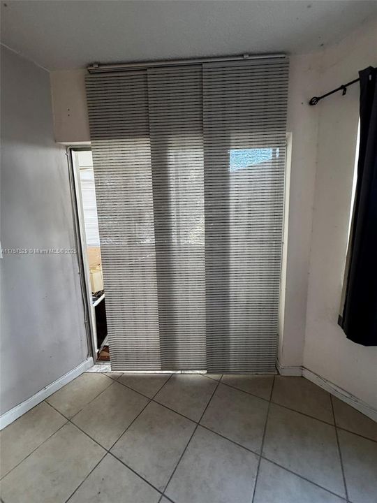 Active With Contract: $155,000 (2 beds, 2 baths, 935 Square Feet)