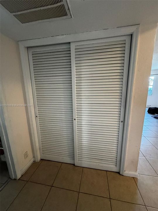 Active With Contract: $155,000 (2 beds, 2 baths, 935 Square Feet)