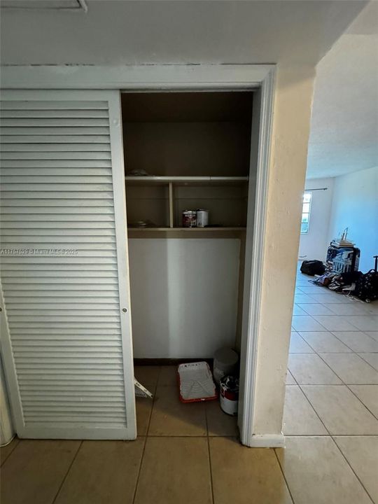 Active With Contract: $155,000 (2 beds, 2 baths, 935 Square Feet)