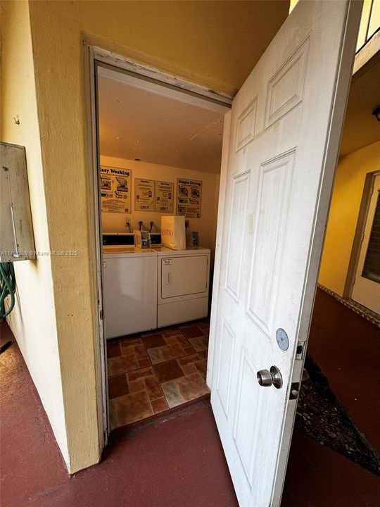 Active With Contract: $155,000 (2 beds, 2 baths, 935 Square Feet)