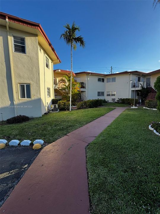 Active With Contract: $155,000 (2 beds, 2 baths, 935 Square Feet)