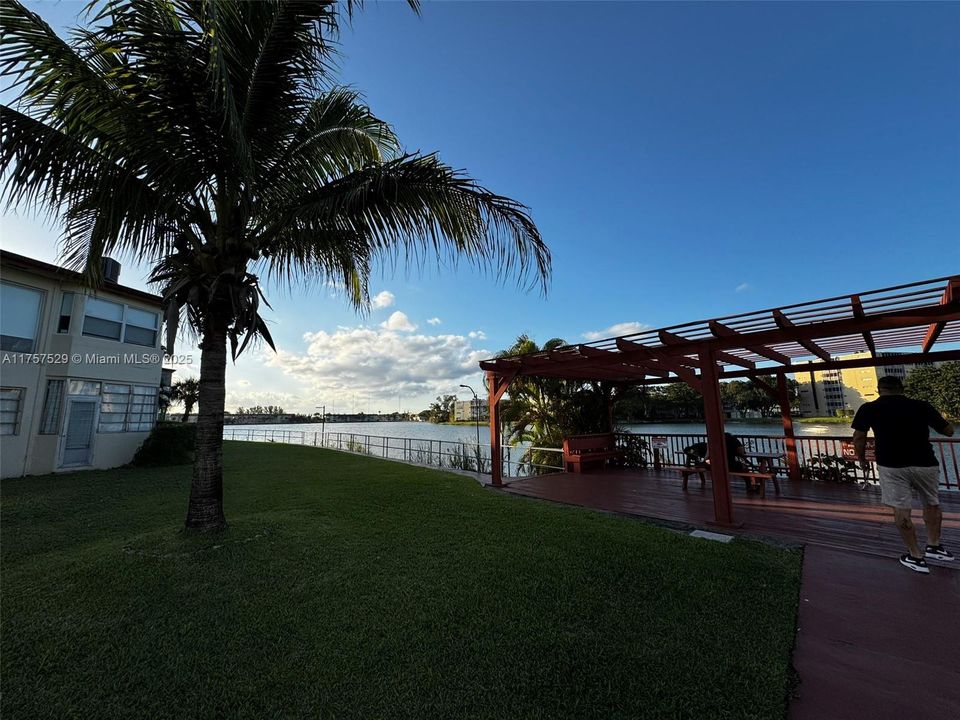 Active With Contract: $155,000 (2 beds, 2 baths, 935 Square Feet)