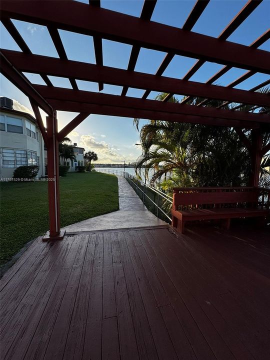 Active With Contract: $155,000 (2 beds, 2 baths, 935 Square Feet)