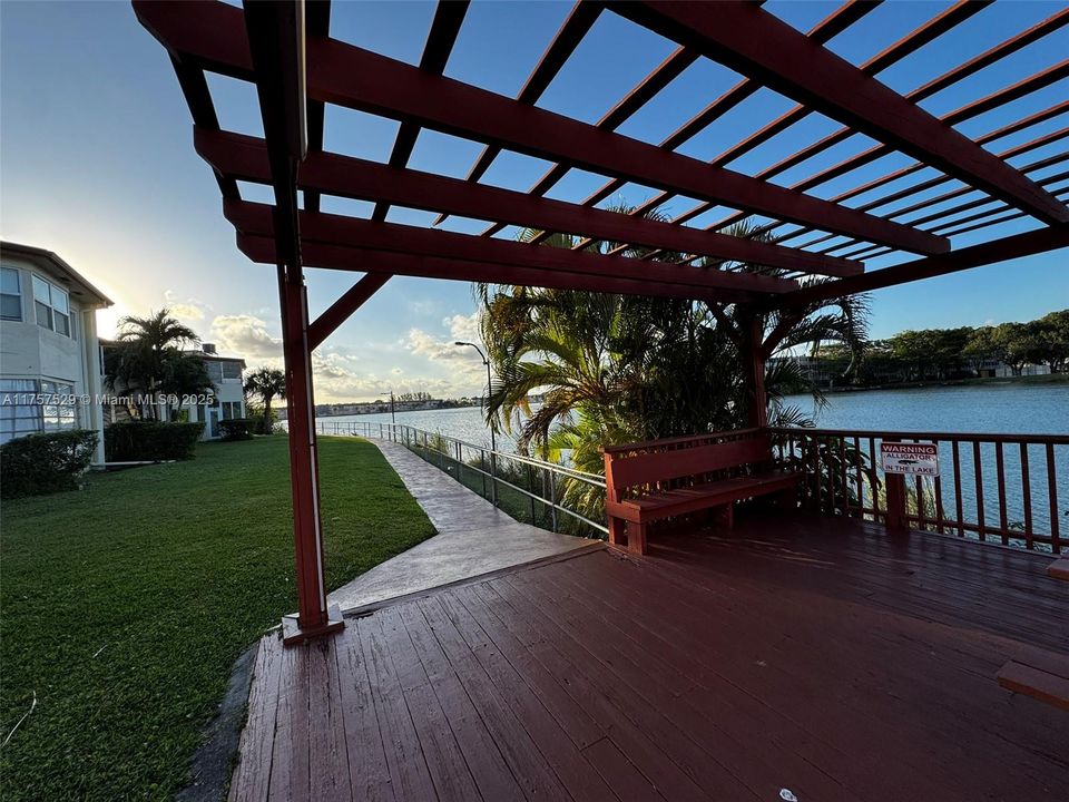 Active With Contract: $155,000 (2 beds, 2 baths, 935 Square Feet)