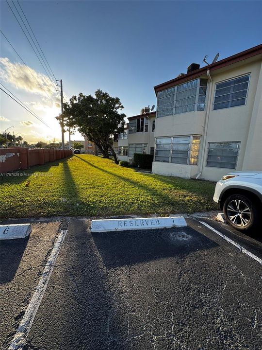 Active With Contract: $155,000 (2 beds, 2 baths, 935 Square Feet)