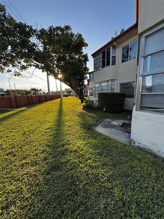 Active With Contract: $155,000 (2 beds, 2 baths, 935 Square Feet)