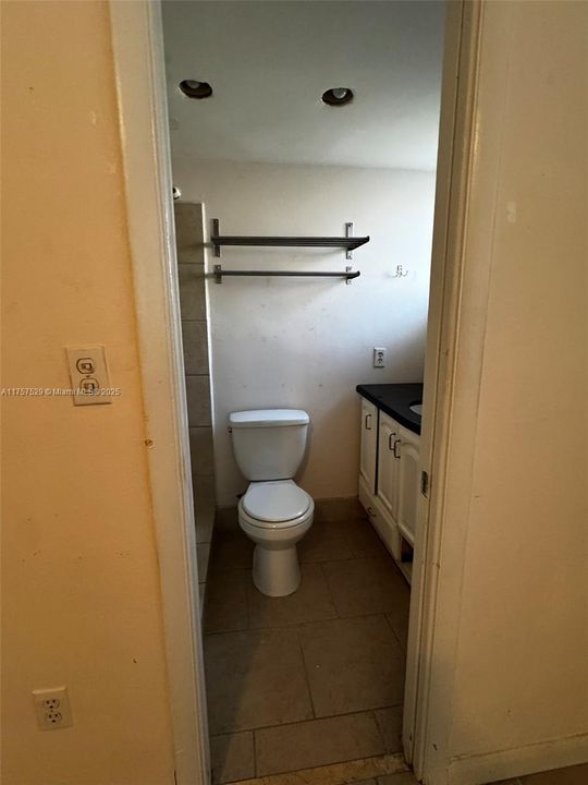 Active With Contract: $155,000 (2 beds, 2 baths, 935 Square Feet)