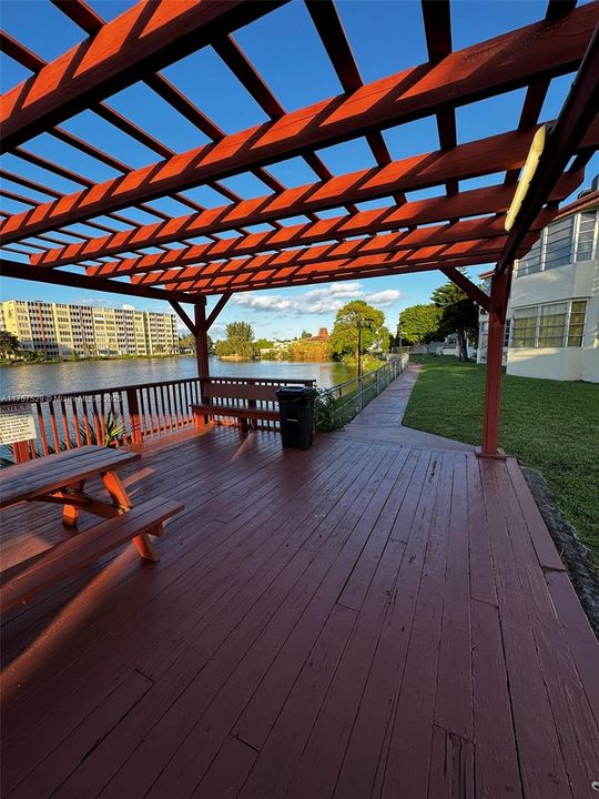 Active With Contract: $155,000 (2 beds, 2 baths, 935 Square Feet)