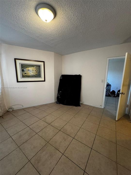 Active With Contract: $155,000 (2 beds, 2 baths, 935 Square Feet)