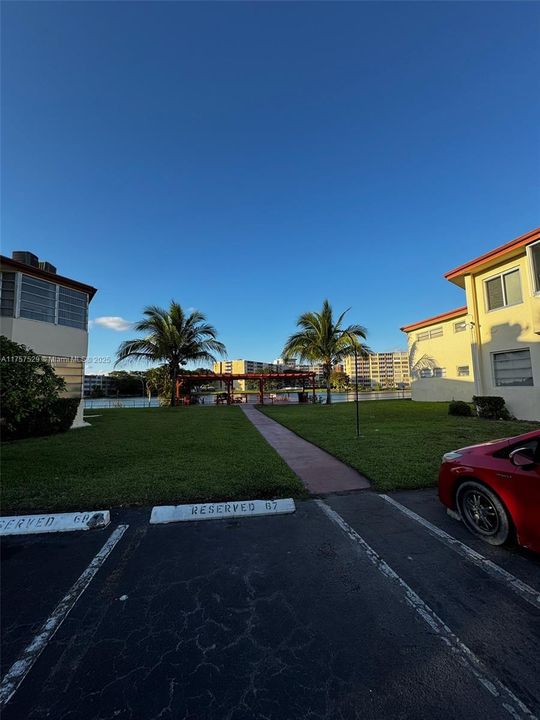 Active With Contract: $155,000 (2 beds, 2 baths, 935 Square Feet)