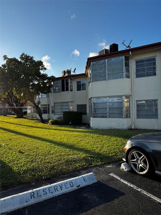 Active With Contract: $155,000 (2 beds, 2 baths, 935 Square Feet)