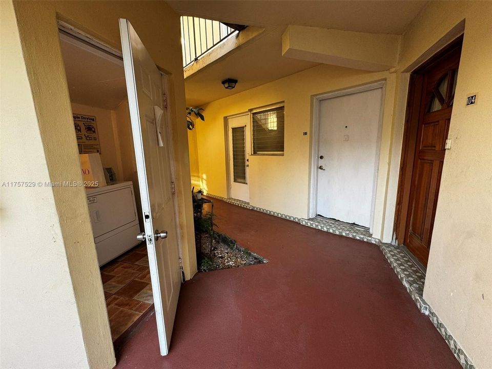 Active With Contract: $155,000 (2 beds, 2 baths, 935 Square Feet)