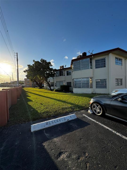 Active With Contract: $155,000 (2 beds, 2 baths, 935 Square Feet)