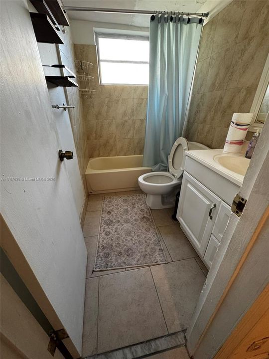 Active With Contract: $155,000 (2 beds, 2 baths, 935 Square Feet)