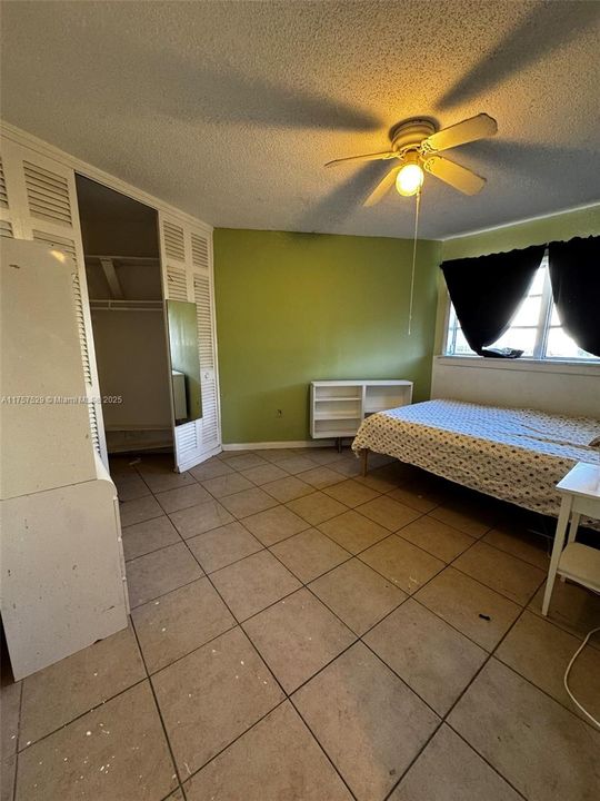 Active With Contract: $155,000 (2 beds, 2 baths, 935 Square Feet)