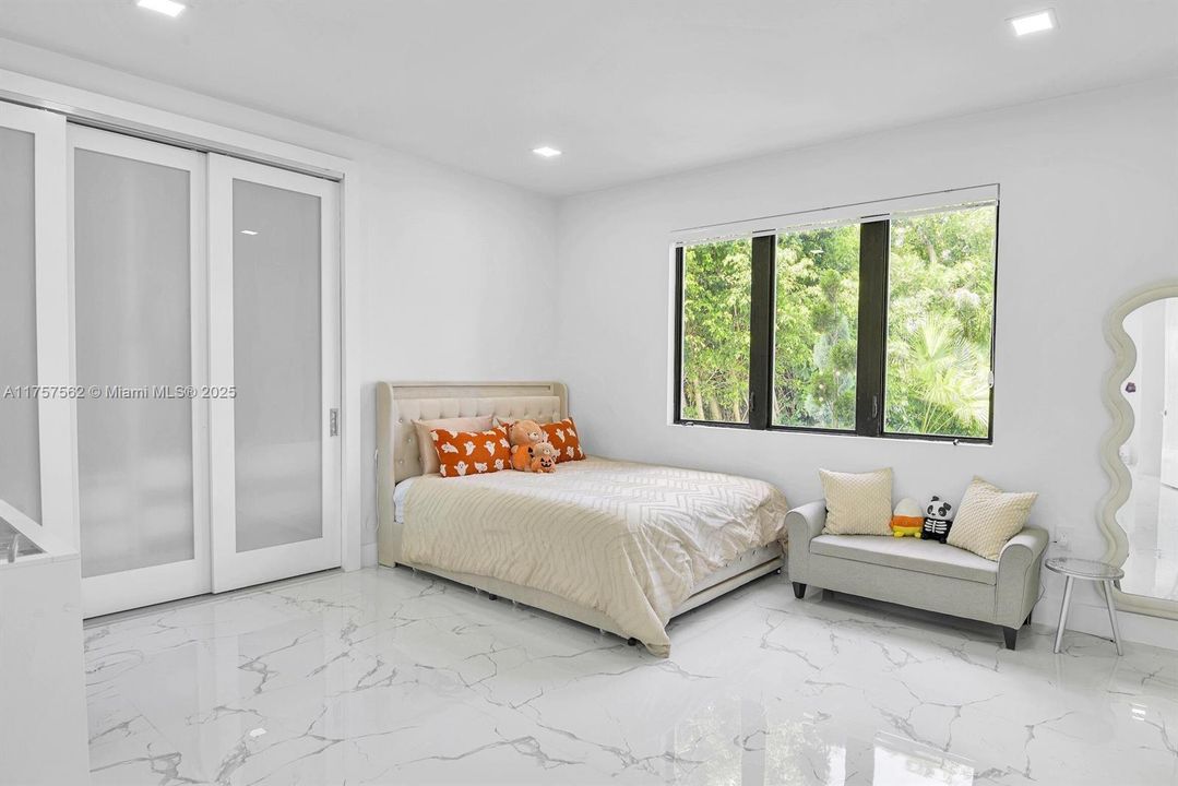 В аренду: $50,000 (6 спален, 6 ванн, 4201 Квадратных фут)