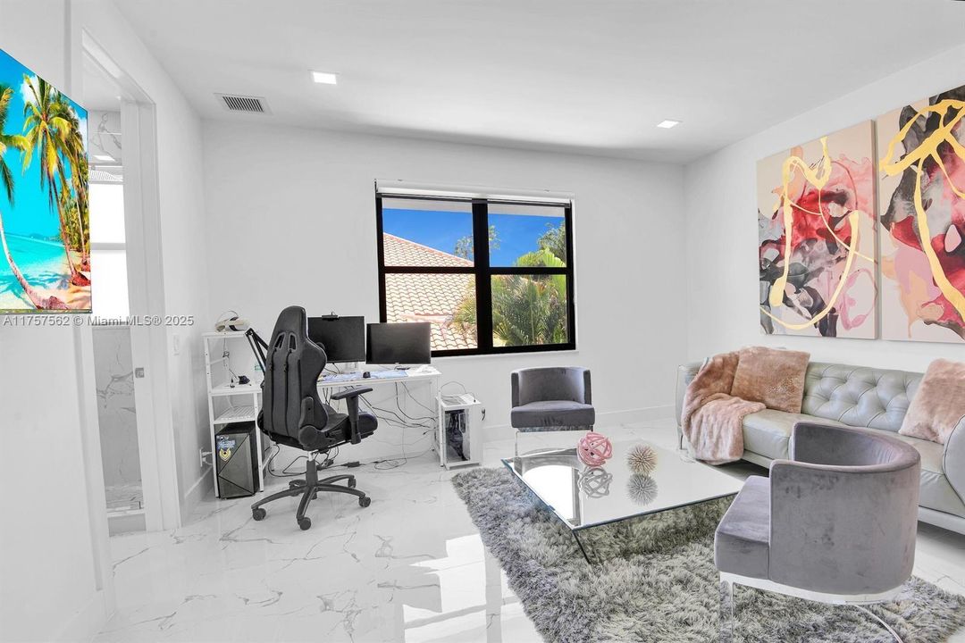 В аренду: $50,000 (6 спален, 6 ванн, 4201 Квадратных фут)