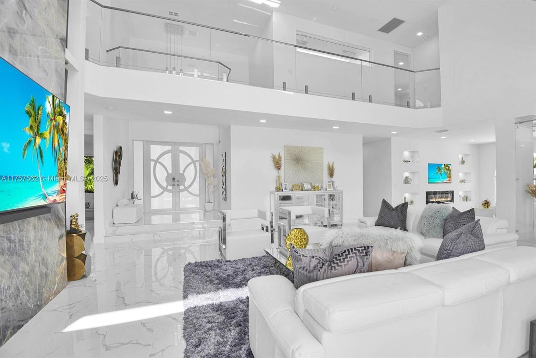 В аренду: $50,000 (6 спален, 6 ванн, 4201 Квадратных фут)