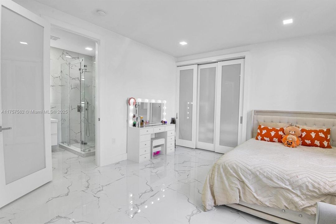 В аренду: $50,000 (6 спален, 6 ванн, 4201 Квадратных фут)