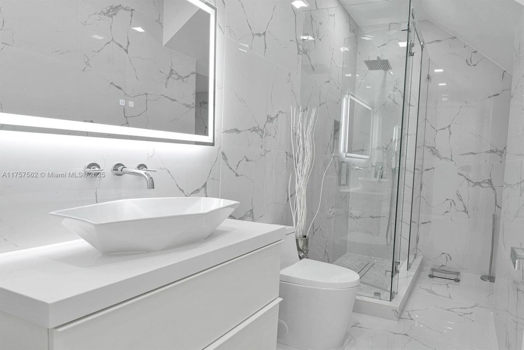 В аренду: $50,000 (6 спален, 6 ванн, 4201 Квадратных фут)