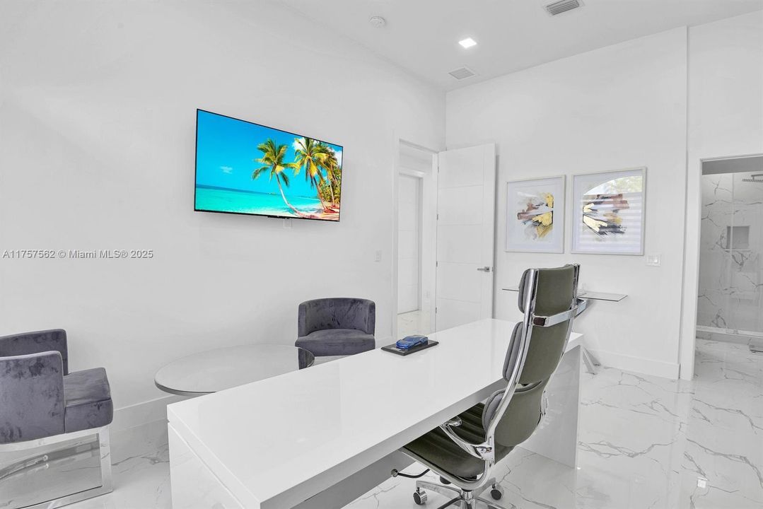 В аренду: $50,000 (6 спален, 6 ванн, 4201 Квадратных фут)