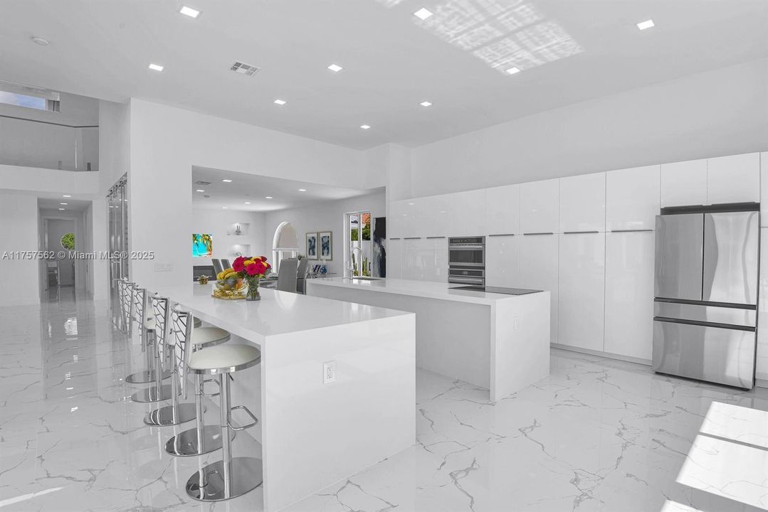 В аренду: $50,000 (6 спален, 6 ванн, 4201 Квадратных фут)