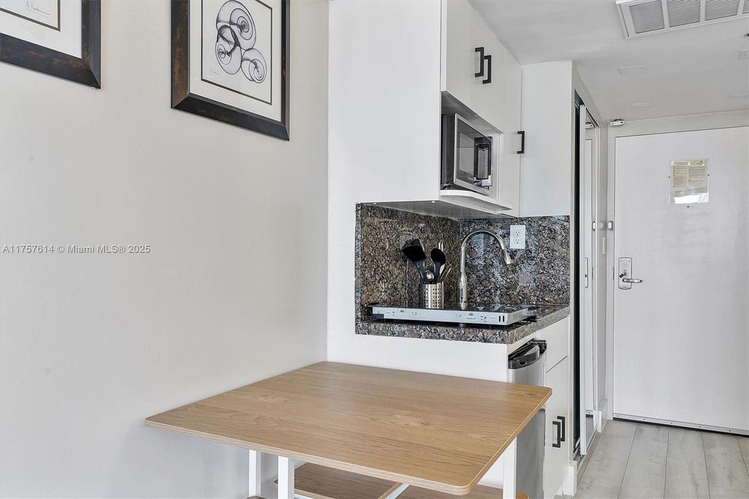 待售: $185,000 (0 贝兹, 1 浴室, 360 平方英尺)