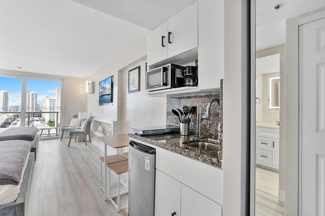 待售: $185,000 (0 贝兹, 1 浴室, 360 平方英尺)