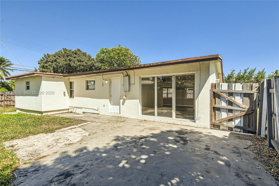 For Sale: $457,000 (3 beds, 2 baths, 1452 Square Feet)