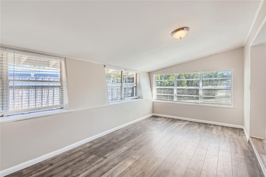 For Sale: $457,000 (3 beds, 2 baths, 1452 Square Feet)