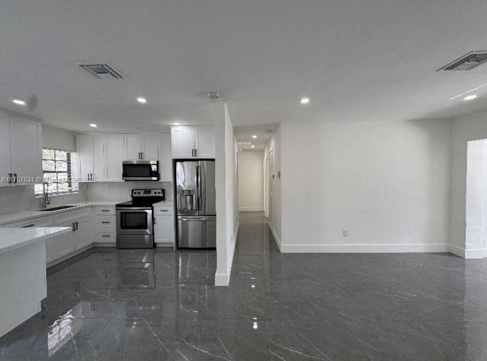 最近租的: $4,500 (4 贝兹, 3 浴室, 1471 平方英尺)