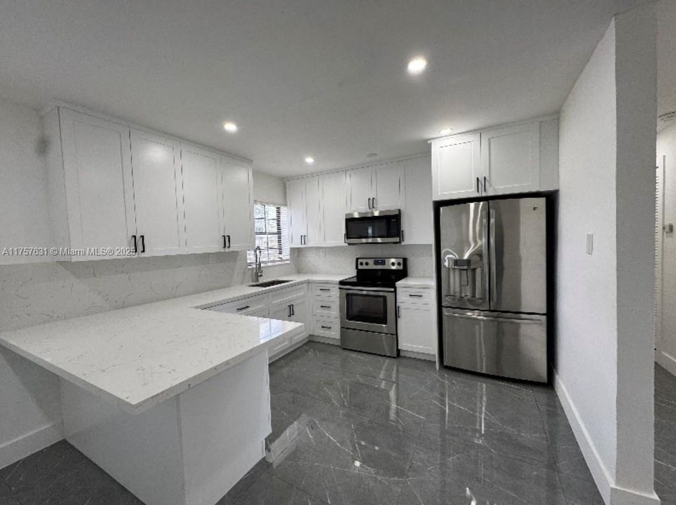 最近租的: $4,500 (4 贝兹, 3 浴室, 1471 平方英尺)