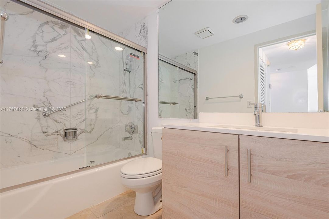 最近售出: $245,000 (1 贝兹, 1 浴室, 800 平方英尺)