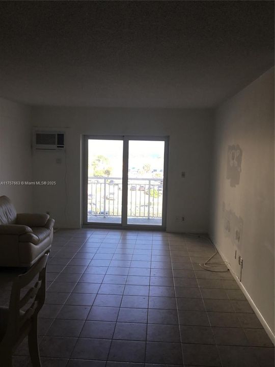 Recently Rented: $1,950 (1 beds, 1 baths, 647 Square Feet)